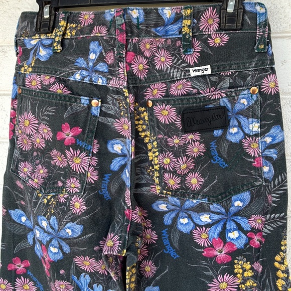 Wrangler Wanderer 622 Printed High-Rise Jeans in Collage Forage - Picture 7 of 11